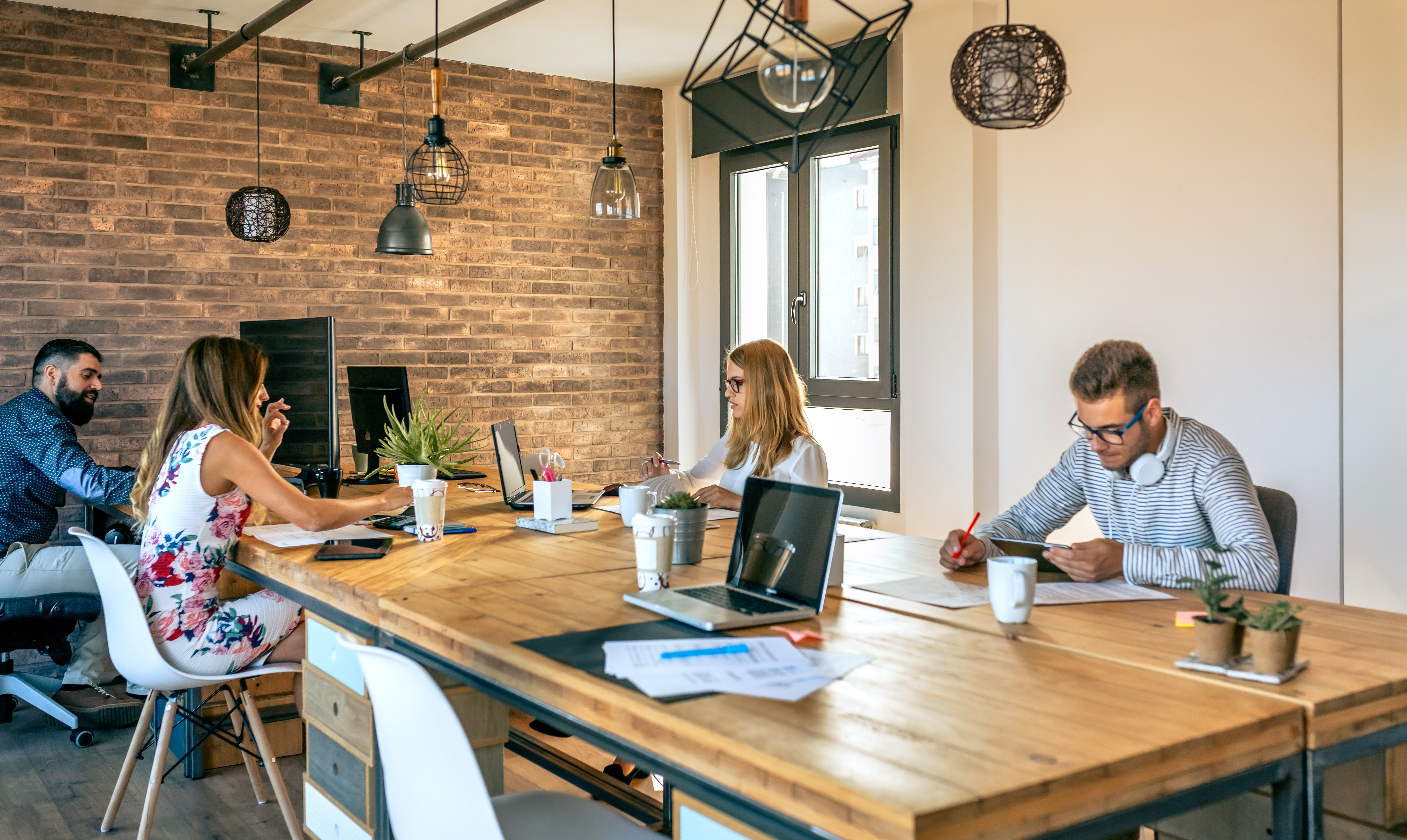 business-people-working-in-a-coworking-office-2021-08-30-02-16-40-utc